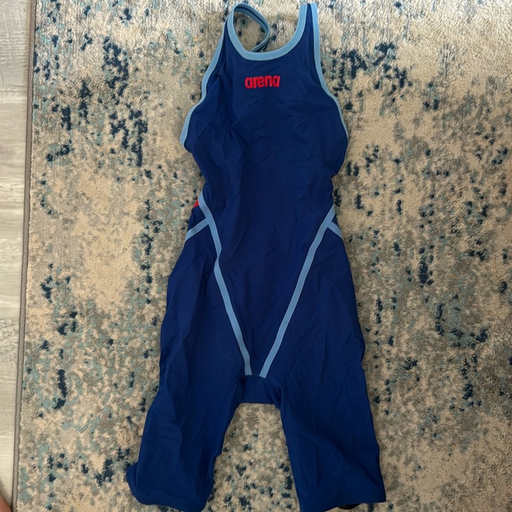 Arena tech suit 24.